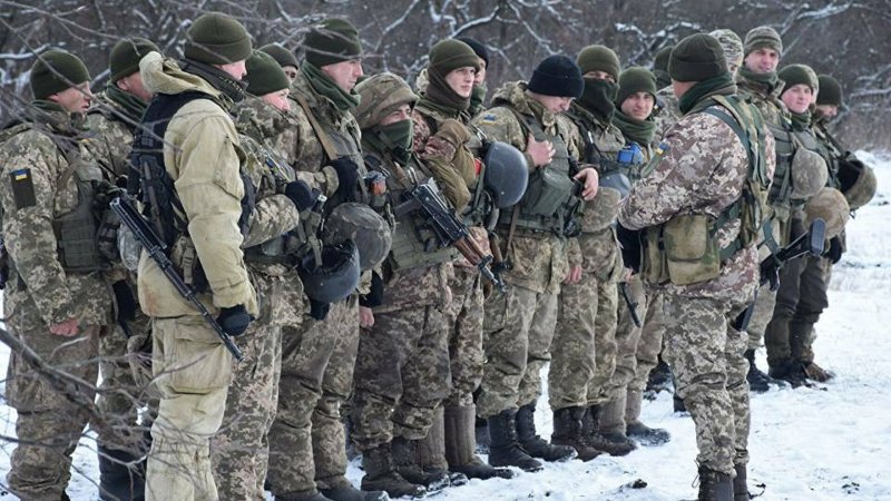 Украинские силовики подорвались на минах в Донбассе, заявили в ЛНР