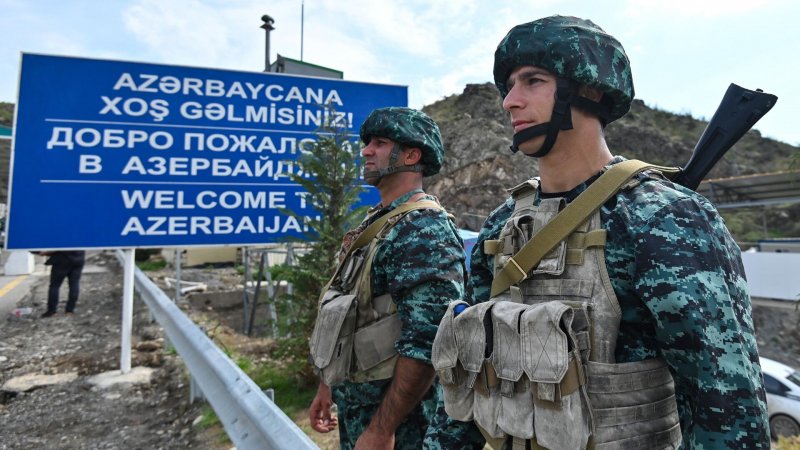 Российские миротворцы выставили семь постов для безопасности в Карабахе