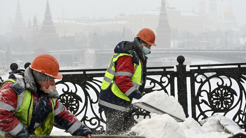 Заммэра Москвы рассказал о работе специалистов по уборке снега