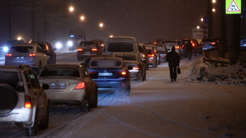 Московских водителей предупредили об ухудшении ситуации на дорогах
