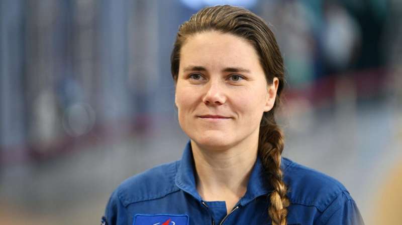 Анна Кикина заявила, что предпочитает зваться космонавтом